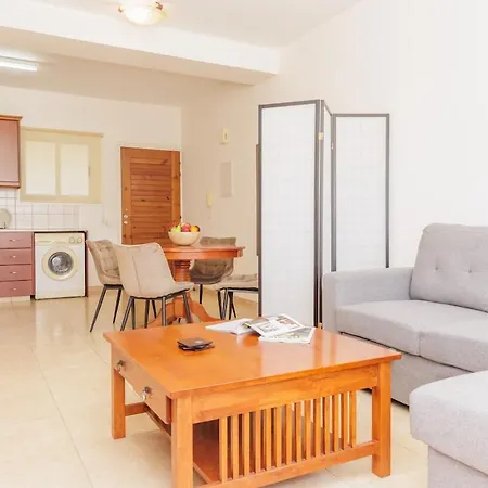 Walnut 1bed With Shared Pool Apartment Paphos