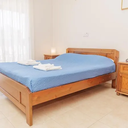 아파트 Walnut 1bed With Shared Pool 파포스
