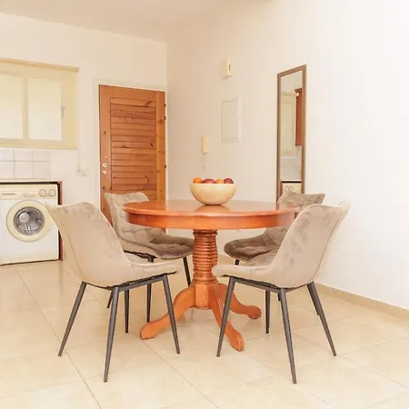 Walnut 1bed With Shared Pool *