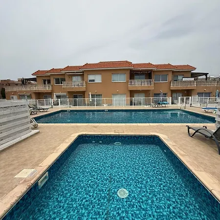 Walnut 1bed With Shared Pool *